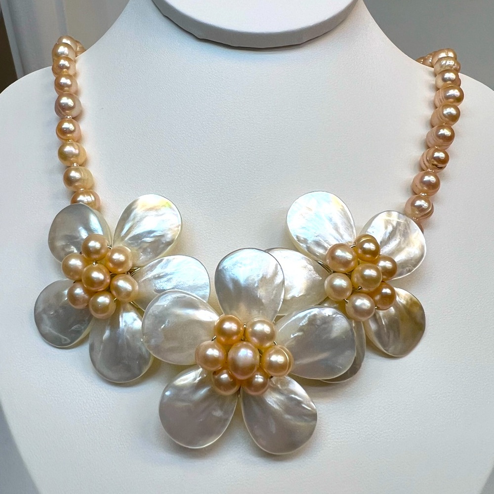 NMP100 STATEMENT Genuine PEACH Pearl Necklace with Mother of Pearl FLOWERS